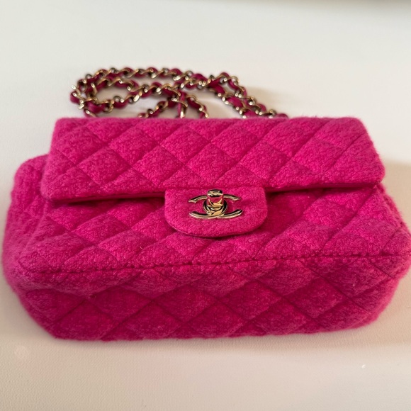 CHANEL Pre-Owned 2022 Mini Classic Tweed Double Flap Shoulder Bag — Full Set - Picture 8 of 11